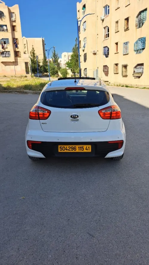 Kia Rio 5 portes 2015 Funny Facelift 