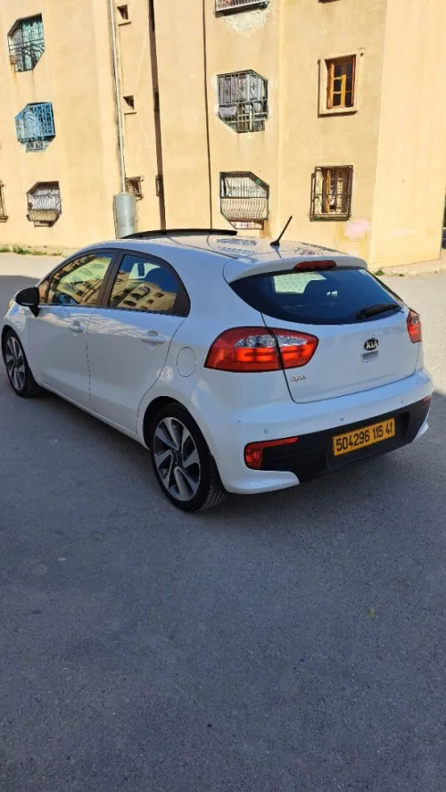Kia Rio 5 portes 2015 Funny Facelift 
