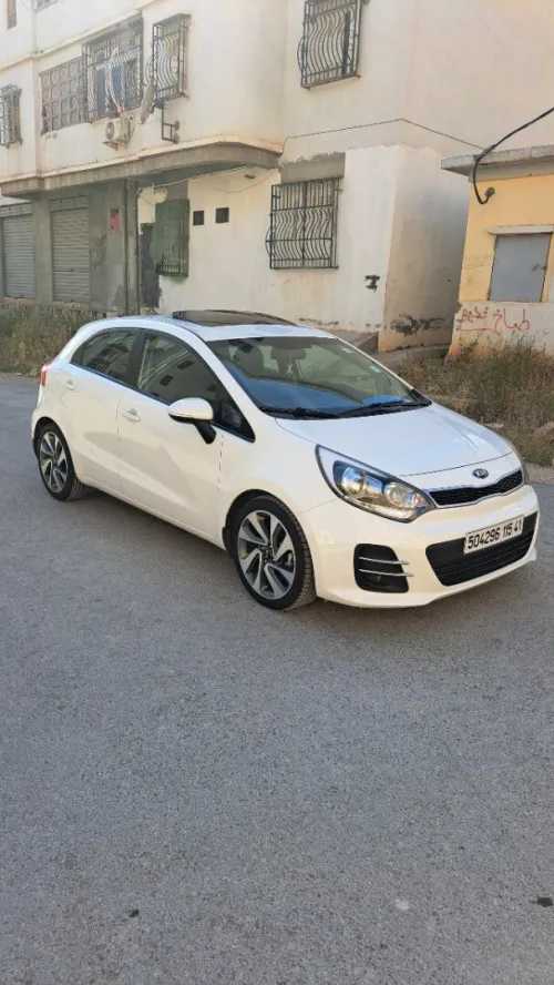 Kia Rio 5 portes 2015 Funny Facelift 