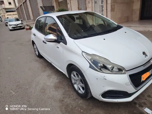 Peugeot 208 2016 Silver Line