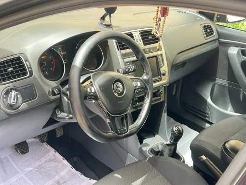 Volkswagen Polo 2016 carrat