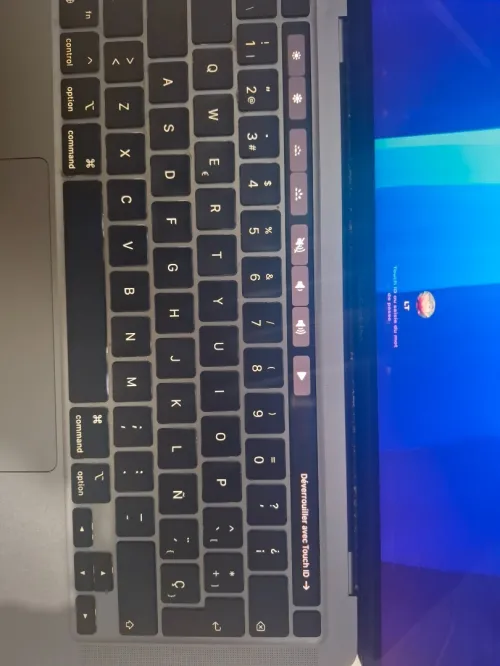 Macbook Pro 13 pouces M2 2022 RAM 8GB SSD 256 GB Touch bar