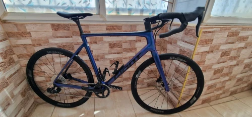 Vélo route Gravel giant carbon
