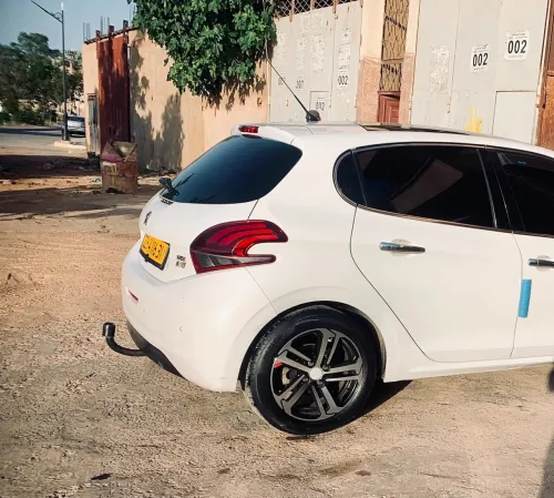 Peugeot 208 2016 Allure Facelift