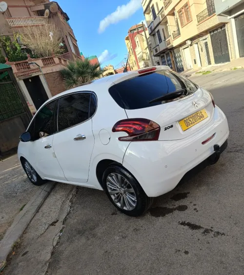Peugeot 208 2015 Allure Facelift