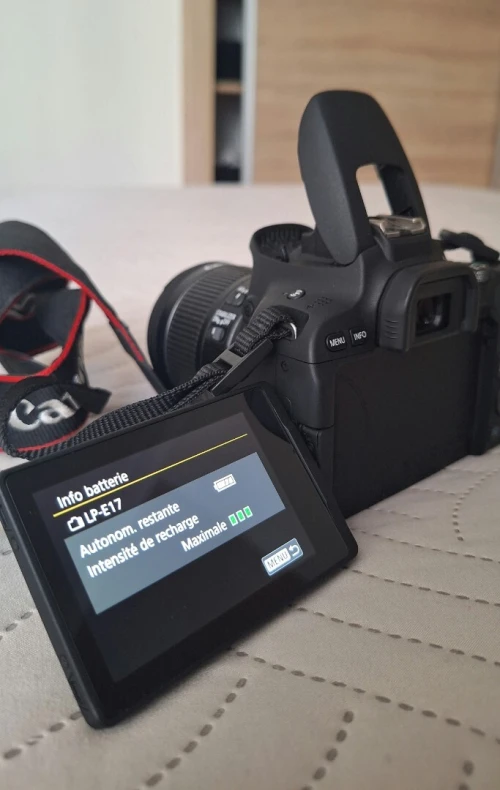 Canon 200D / SL2