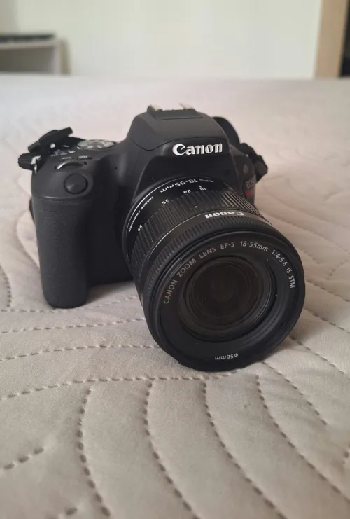 Canon 200D / SL2
