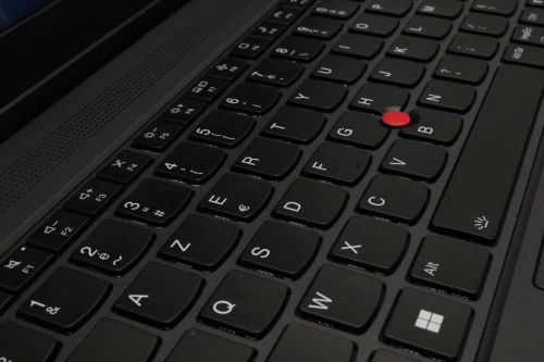 LENOVO THINKPAD P16V ULTRA 7 165H 32GB 512GB SSD ECRAN 16" FHD NVIDIA RTX500 ADA 4GB