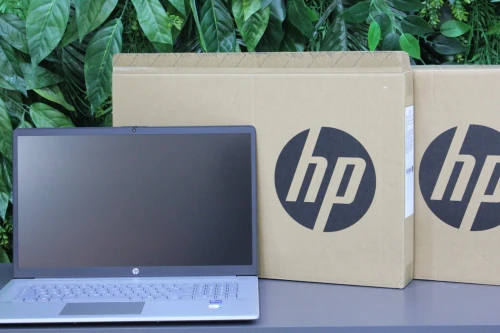 HP LAPTOP 17 I7-1355U 16GB 512GB SSD 17 FHD NEUF