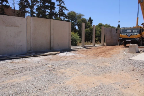 MUR DE CLÔTURE EN BÉTON PRÉFABRIQUÉ
