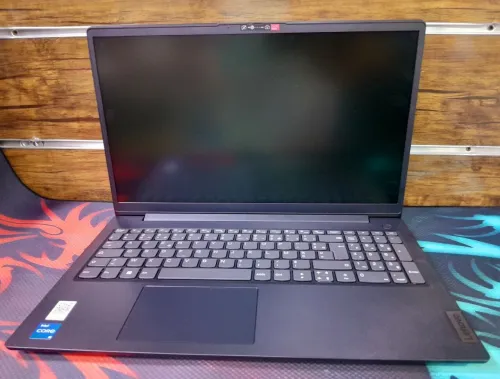 LAPTOP LENOVO V15 G4 IRU  I5/13th GEN / 8 G RAM /512 SSD 