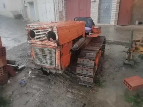 Tracteur achni Achni 1990