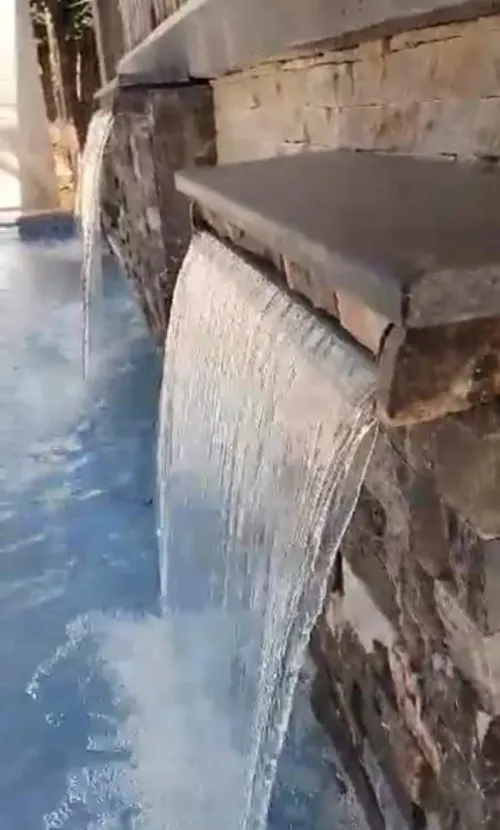 Jet d'eaux cascade piscine 