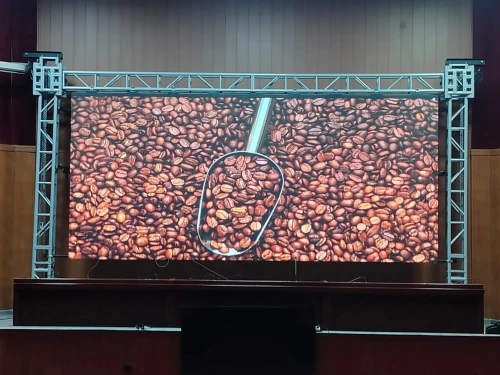 ÉCRANS GÉANTS LED AVEC STRUCTURE ALUMINIUM DÉMONTABLE