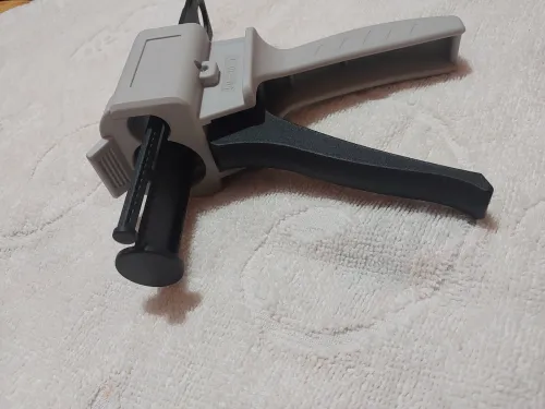 Applicateur colle corian