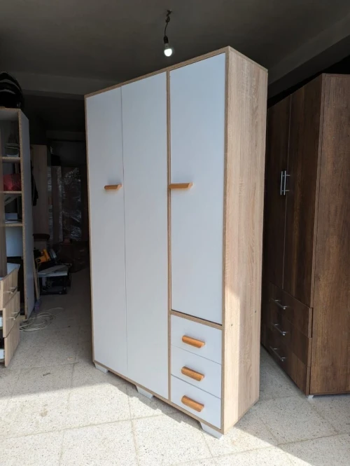 armoire 3 portes en melamine espagnol