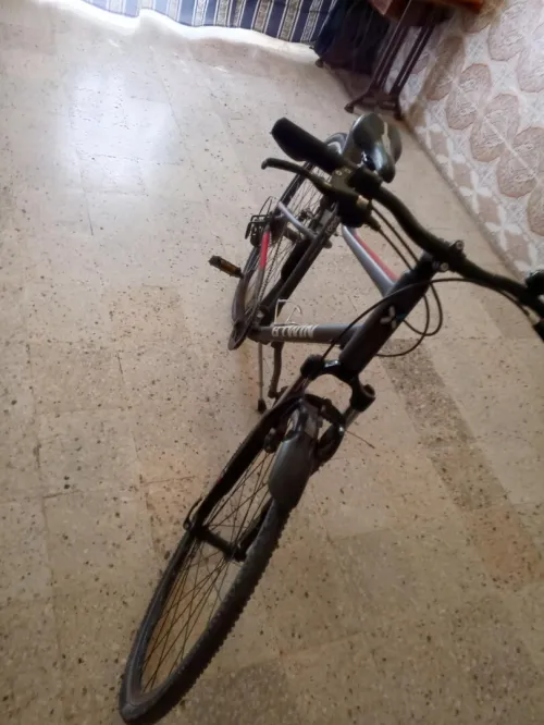 Vélo B'TWIN Riverside 500E xcellent état هابطة من الخارج