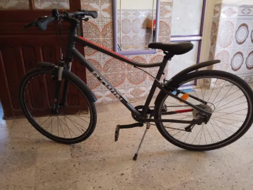 Vélo B'TWIN Riverside 500E xcellent état هابطة من الخارج