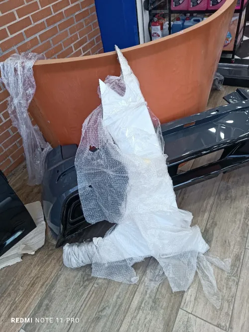 Porte aile malle capot parechoc 