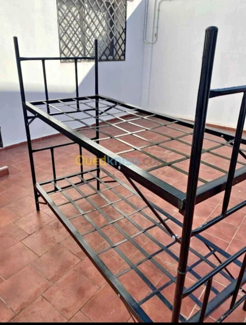 Lit superposé en métal solide et pratique !