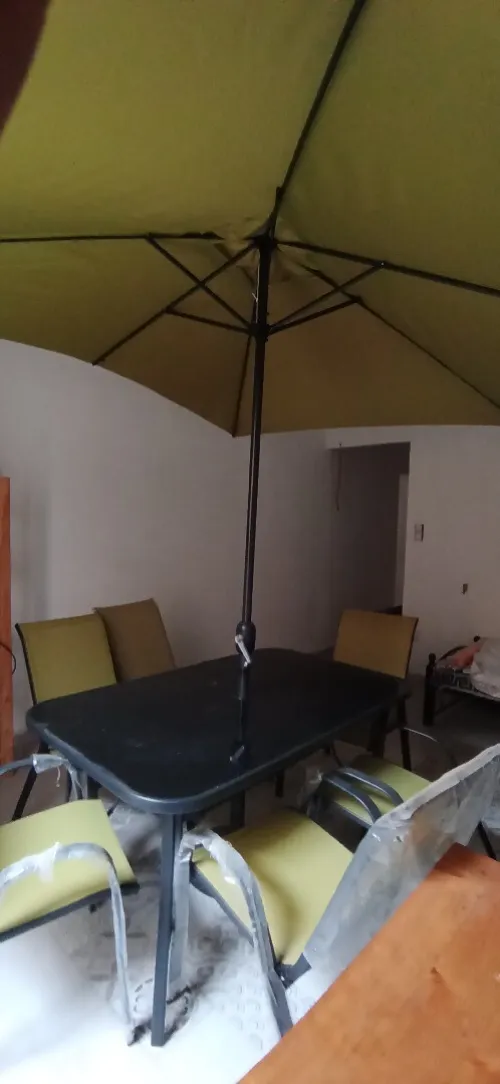 Table importation en verre trempé+ 6 chaises 