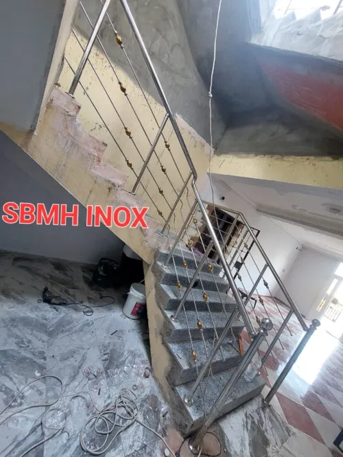 Rompe d'escaliers et garde corps en inox et en verre trempé 