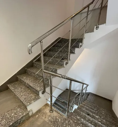 Rompe d'escaliers et garde corps en inox et en verre trempé 