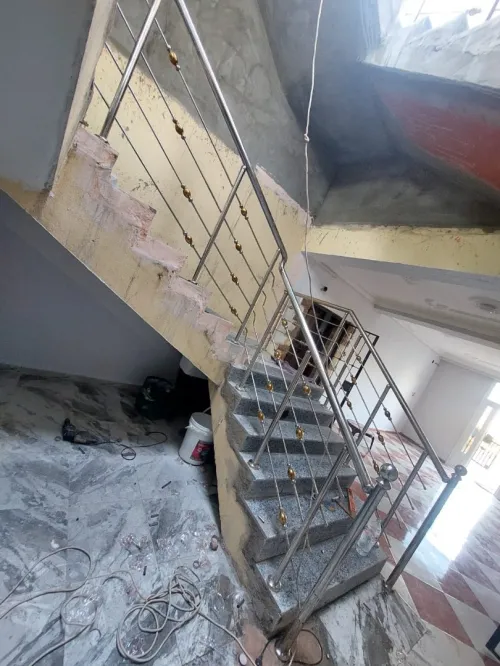 Rompe d'escaliers et garde corps en inox et en verre trempé 