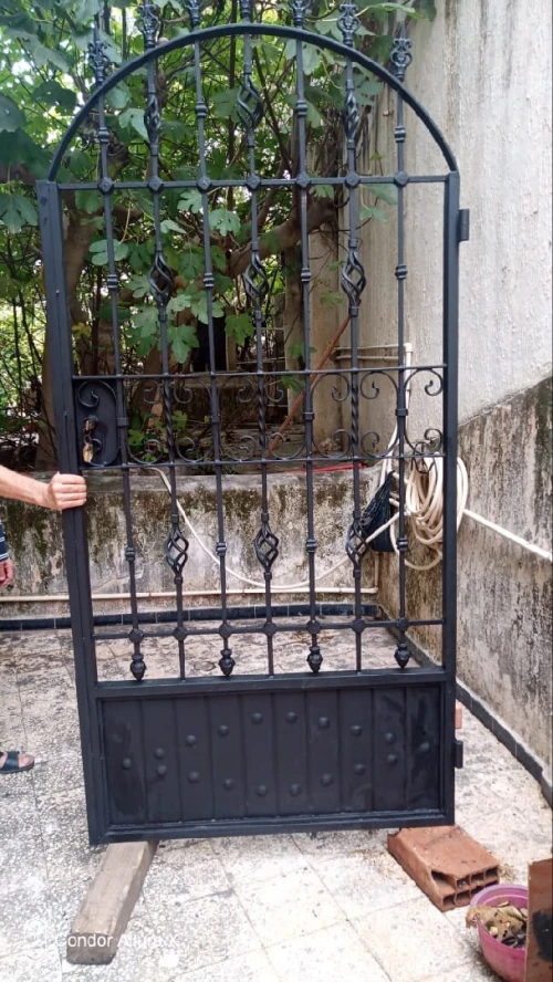 Porte en fer forgé