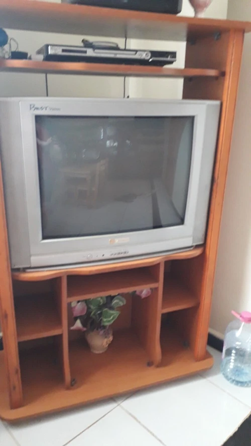 Télévision ENIE avec Table