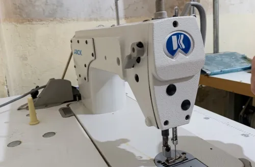Vente Matériel Atelier de Couture -  Machines JACK (5 مشينات خياطة)