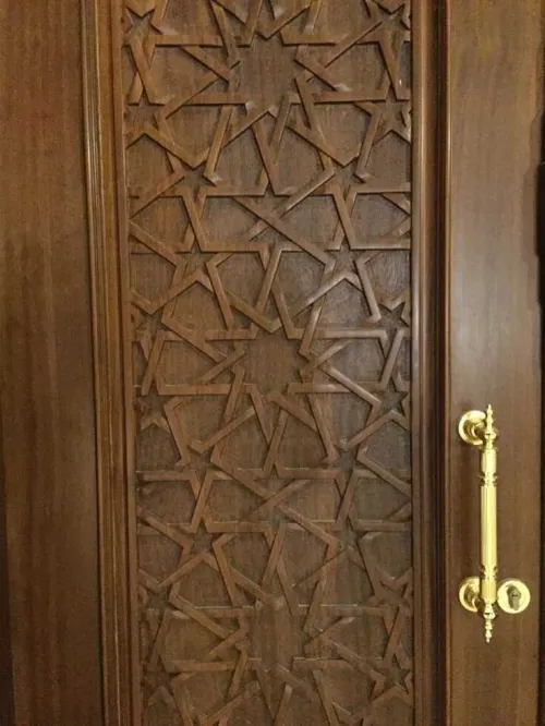 Porte sculpté 