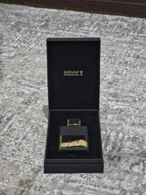 Eau de parfum __ ABAQ . AL MAJED OUD الماجد للعود