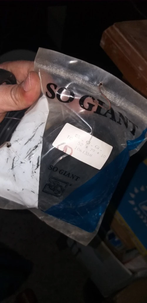 Vend un lot de courroies et un lot de joints spi
