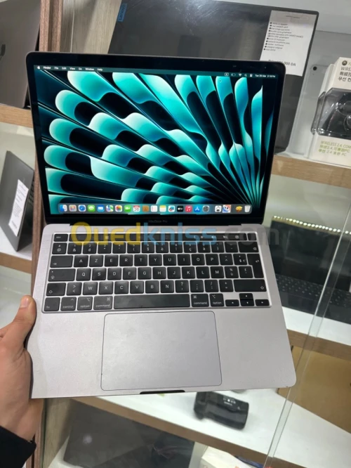 Macbook pro 2020 i5 8/512gb Cycle 215
