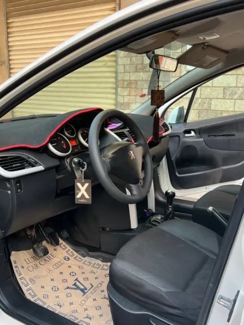 Peugeot 207 2012 Fennec