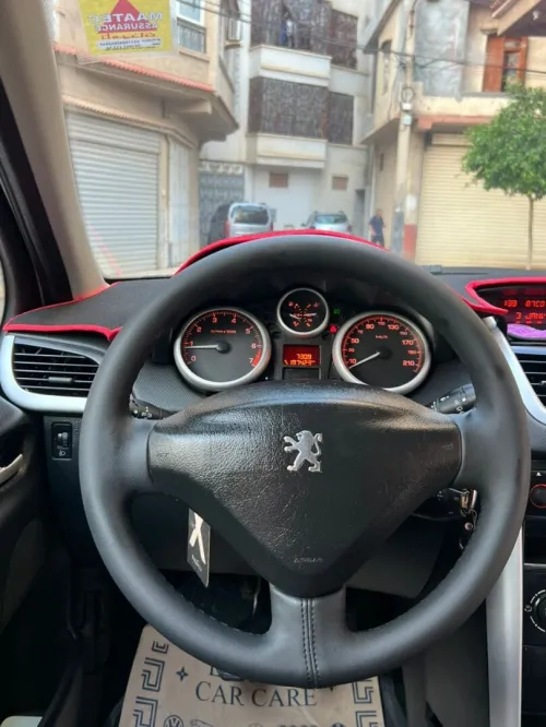 Peugeot 207 2012 Fennec