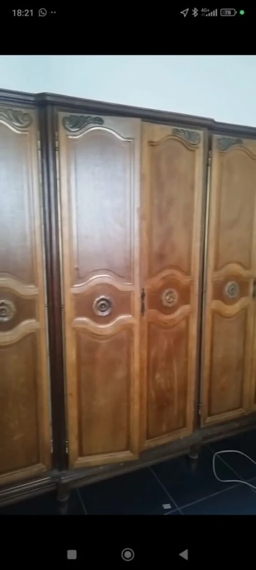 Armoire en hêtre 6 portes