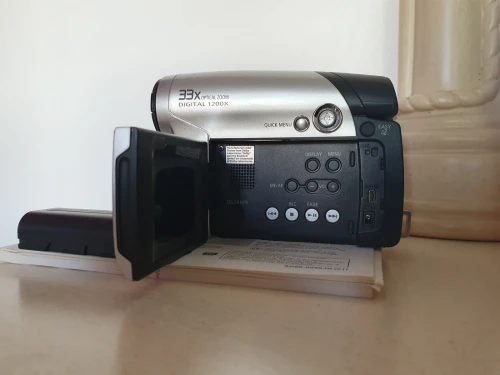 vends Camescope DVD samsung + 02 tablettes CONDOR 10.1