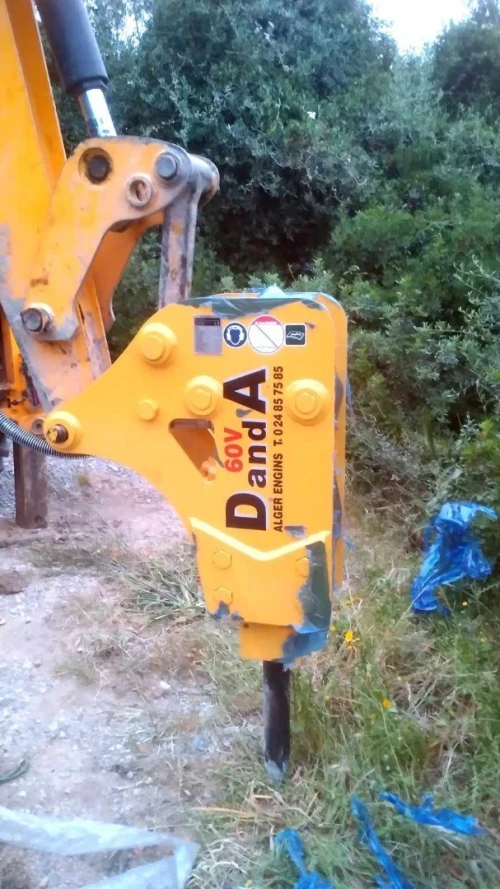 location retro-chargeur jcb+brise roche danda tout neuf 