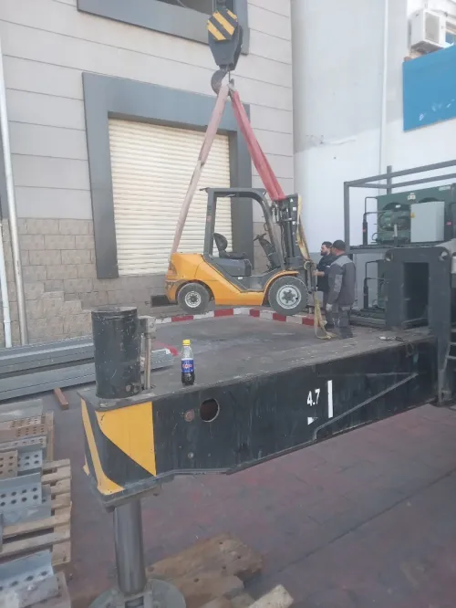 Services  entreprise manutention et dépotage containers montage machine  industrielle