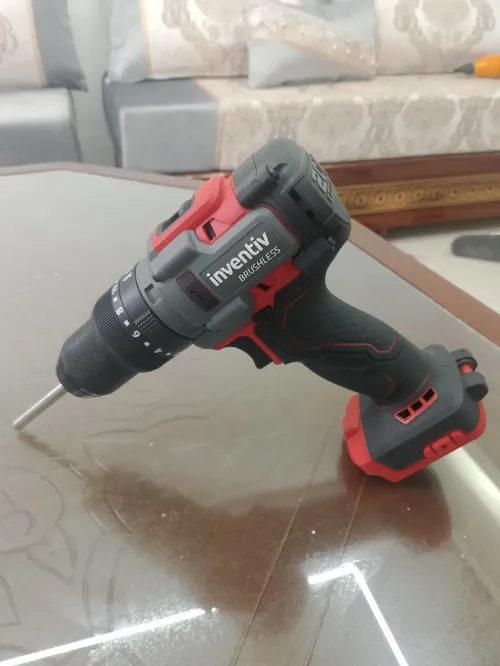 03 perceuse visseuse sans fil et un marteau perforateur 