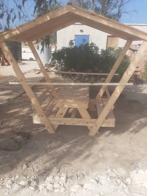 Table pergola de jardin et espace vert 
