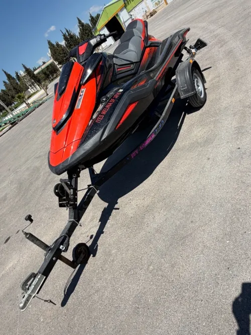 Jet ski