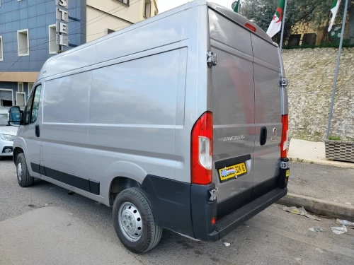 Fiat Ducato 2024 L2H2 (Deux panneaux)