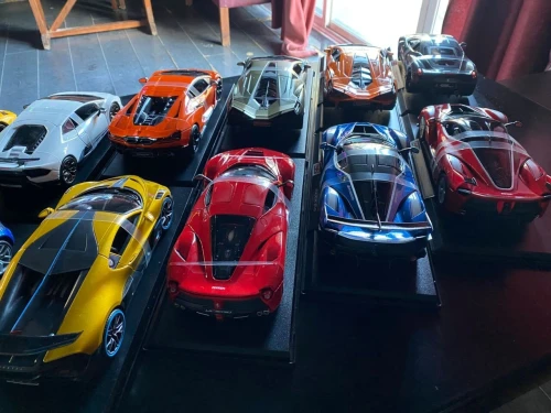 voiture miniature maisto 1.18