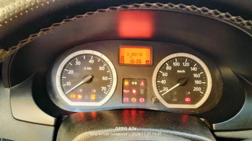 Dacia Logan 2008 Tapisser a l'intérieur +GPL