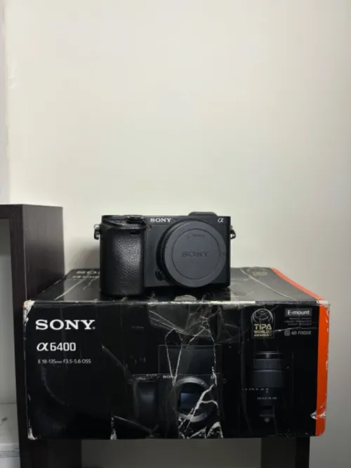 Sony a6400 8k clics 2 batteries