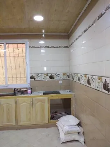 متخصص في جميع انواع التبليط ذو خبرة carreleur professionnel 
