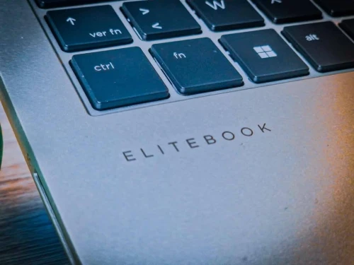  HP ELITEBOOK 860 G10/intel I7 -1365U/RAM 16gb ddr5/512 gb ssd/16  pouce TACTILE 
